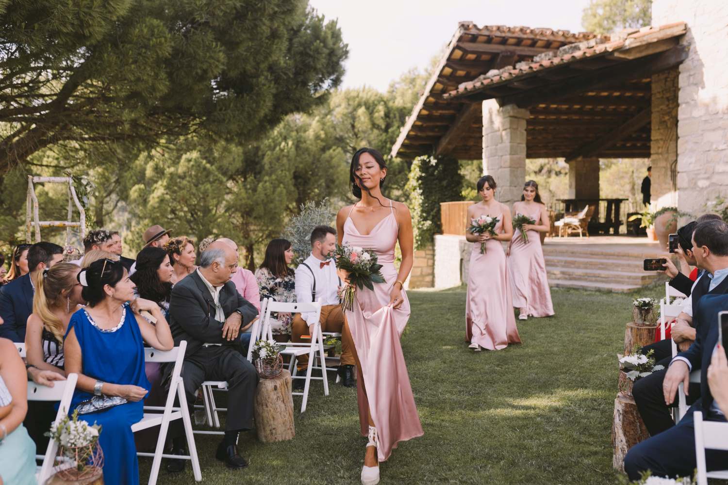 El paper de les damas d’honor en una boda