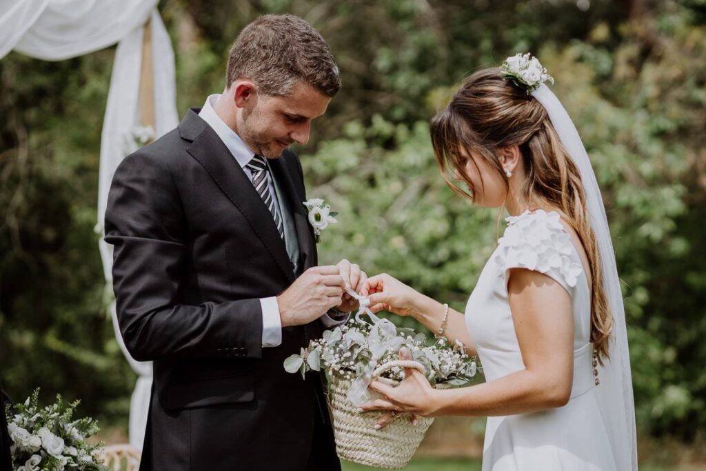 Como llevar los anillos de boda hasta el altar